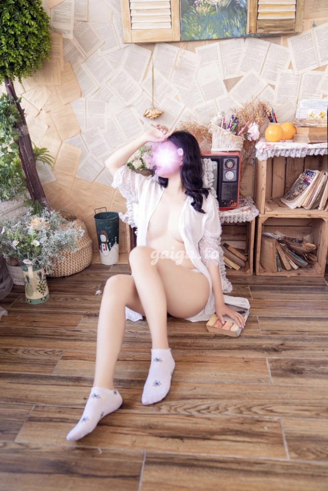 Trâm Anh - Chân dài xinh xắn sang nhưng không chảnh