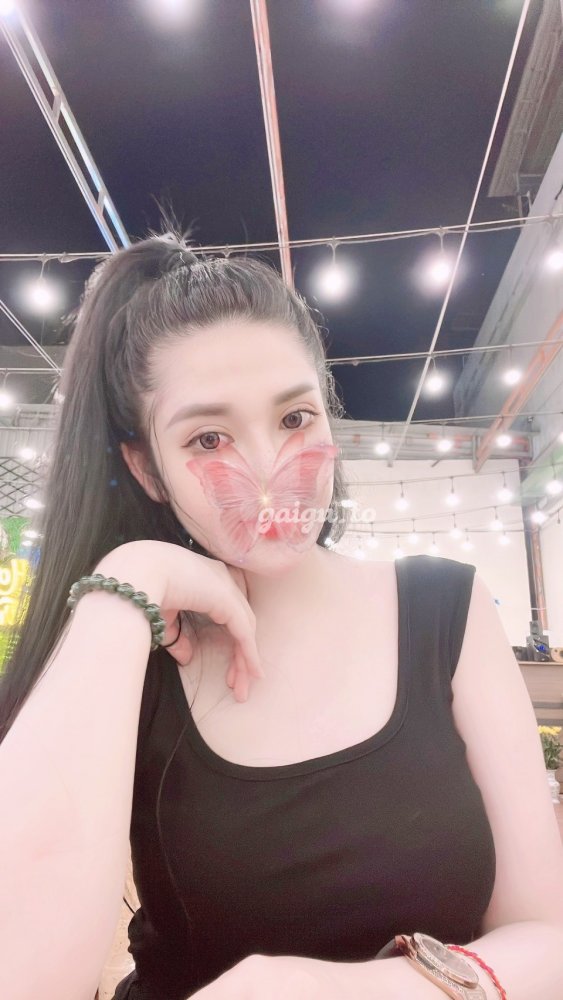 Ngọc Trinh - Hotgirl da trắng , thân hình sexy bốc lửa