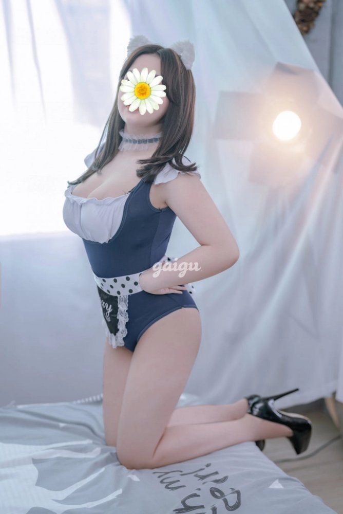 Mấn Nhi-trẻ xinh vú to trà bá